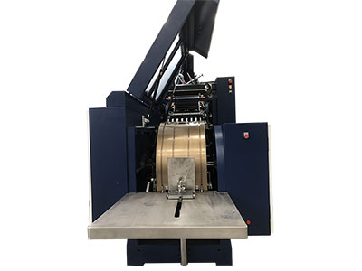 Blockbodenbeutelmaschine für Papierbeutel mit Haftklebeverschluss